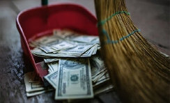 guysamoney26001074.jpg